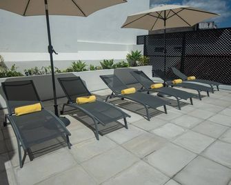 Olive Boutique Guesthouse - Vila Franca do Campo - Patio