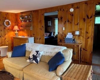 Waterfront Cottage on Working Fisherman's Harbor with Shared Dock and Float - New Harbor - Living room