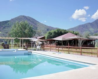 Domos Ocoa - Llay Llay - Piscina