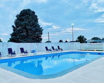 Hillcrest Motel - Norton - Piscina