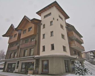 Harmony Suite Hotel - Selvino - Gebouw