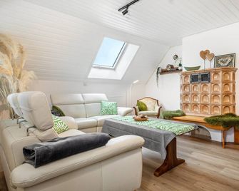 Ferienwohnung Familie Löffler - Ostrach - Huiskamer
