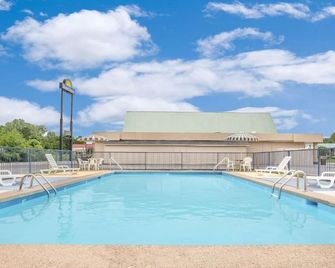 Meridian Inn - Meridian - Pool