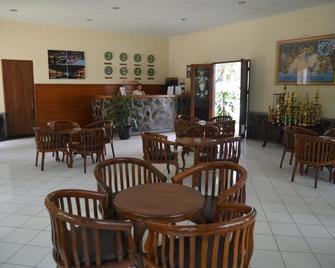 Augusta Hotel & Glamping Sukabumi - Sukabumi - Restaurante