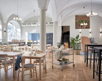 Moment Hotels - מאלמה - מסעדה