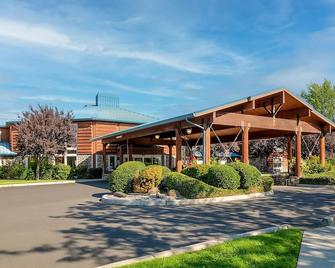 3 Spacious Rooms w/ King and Queen Beds, Fantastic Views of Columbia River - Boardman - Gebäude