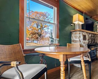 Grand Lake Fishing Cabin with Dock and late checkout - Wyandotte - Comedor