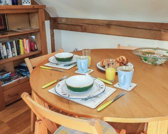 Woodland Retreat Lodge - Eye - Dining room