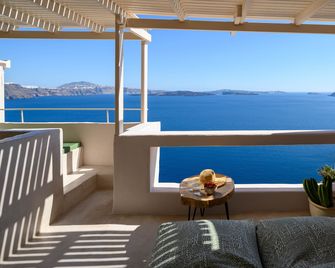 Gaia Suites - Oia - Balcony