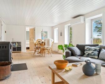 2 Bedroom Cozy Home In Fjerritslev - Fjerritslev - Huiskamer