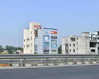 Hotel O Ayush International - Balasore - Building