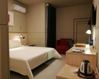 Jinjiang Inn Qingdao Wuxi Square Nanjing Road Metro Station - Qingdao - Bedroom