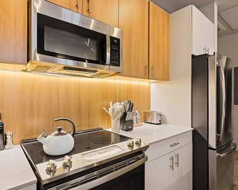 The Paragon | 2br | Rooftop Pool + King Bed + Wd - St. Louis - Kitchen