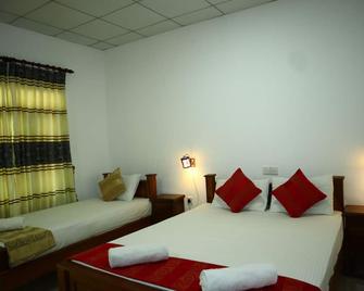 Dream Weaver Eco Homestay Sigiriya - Sigiriya - Bedroom