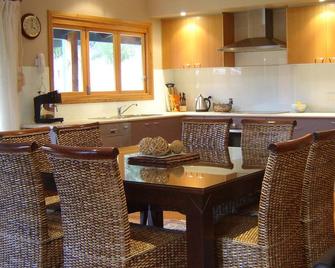 Charan Oaks, quiet location in the Ovens Valley - Freeburgh - Kitchen