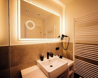 Hotel Villa Flora - Velden am Wörthersee - חדר רחצה