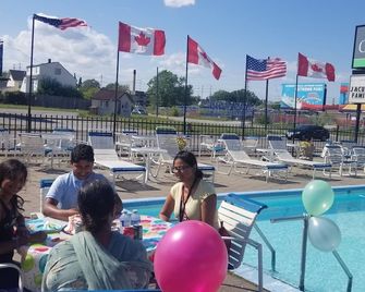 Niagara Falls Courtside Inn - Niagara Falls