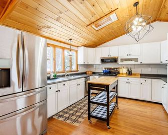 Family friendly cabin with water views! - Pulaski - Küche