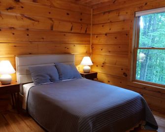 Modern 3br/3ba Boone Cabin: Hot Tub, Game Room, Porch, Near Trails And Downtown - Boone - Bedroom