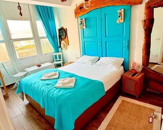 Köyiçi Butik Otel Alaçatı - Чешме - Спальня