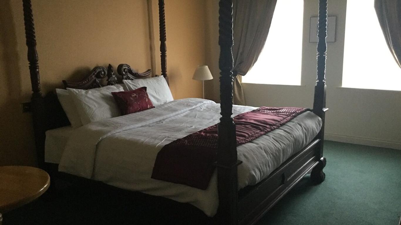The Lanterns Hotel