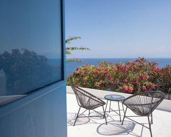 Borgo del Cannitello Romantic Boutique Resort - Vulcano - Balcón