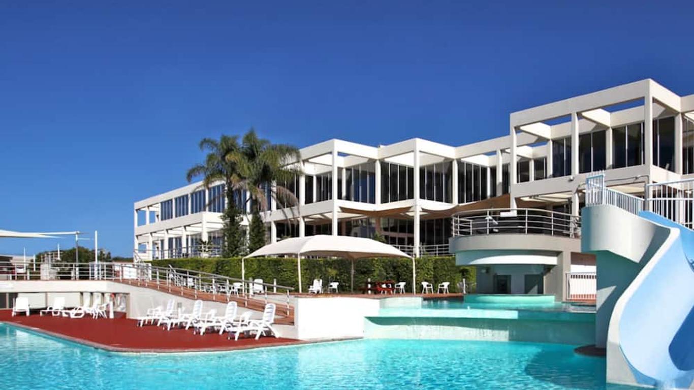 Absolute Beachfront Opal Cove Resort