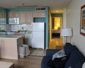 Barclay Towers Resort Oceanfront Units with Oceanfront Balcony - Virginia Beach - Sala de estar