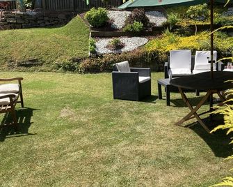 Shawlee Cottage - Airdrie - Innenhof