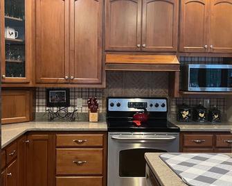 Stone Cottage , Nestled In The Woods in Door County - Baileys Harbor - Кухня