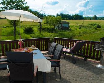 Exclusive holiday apartment on the Rothaarsteig, child-friendly outdoor adventure - Bad Laasphe - Balkon