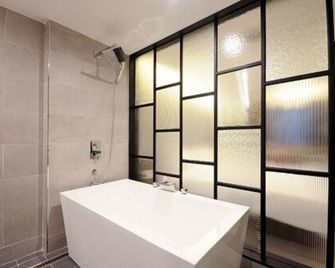 Queens Hotel Seomyeon Busan - Busan - Bad