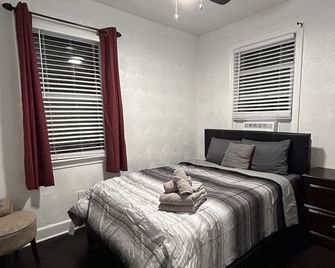 2br Mahogany Apt Near Downtown Norfolk - Norfolk - Bedroom