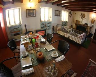 Silis Houses on the beach - Artémida - Comedor