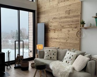 Atypical chalet in the heart of the Auvergne volcanoes - Saint-Genès-Champespe - Salon