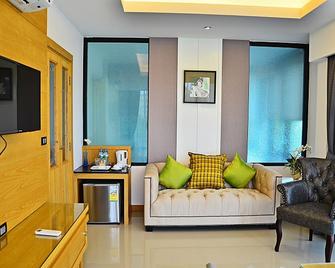 The Par Phuket(Sha Plus+) - Kathu - Wohnzimmer