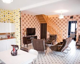 Gîte Version 70 - Mondrepuis - Sala de estar