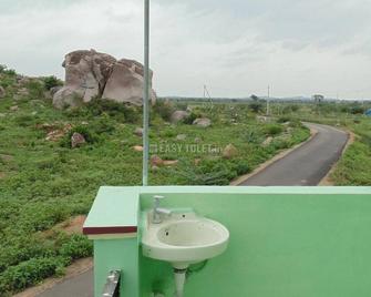 Triplex Villa Sleeps 10 - Hyderabad - Bedroom