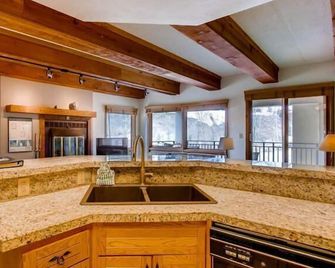 Cozy 2 Br Condo Sleeps 6 People Condo - Crested Butte - Kitchen
