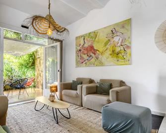 Ave de Paso by Interhome - Fortià - Sala de estar