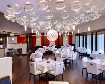 The Hotel At Kirkwood Center - סידר ראפידס - מסעדה