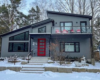 Sweater Weather & Sunset Skies: Pancho's Porch - Bluewater - Edificio