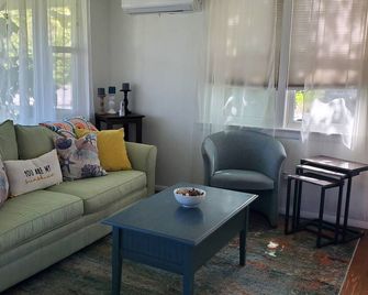 Del Haven Delight - Villas - Living room