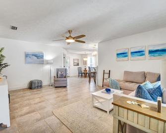 Anchors Away - Panama City - Living room