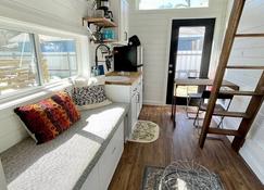 Houston Tiny Home New, Tx Monthly Magazine Builder - Houston - Living room