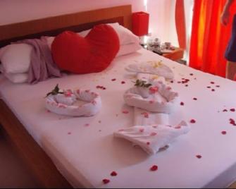 Devamli Hotel - Icmeler