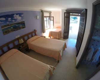 Hostal Playa - Santanyí - Bedroom