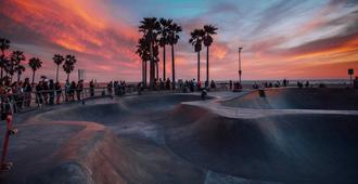 The Kinney - Venice Beach - Los Angeles - Tesis olanığı
