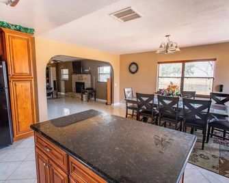 Desert Gem - Twentynine Palms - Jadalnia