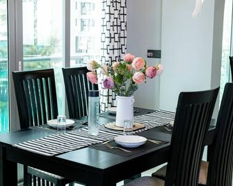 Sunny Canopy - Male - Jídelna